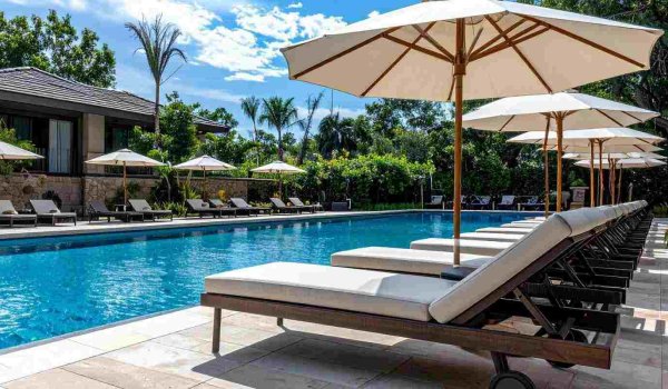 Günün Yoğun Temposuna Şemsiye Altında Küçük Bir Mola