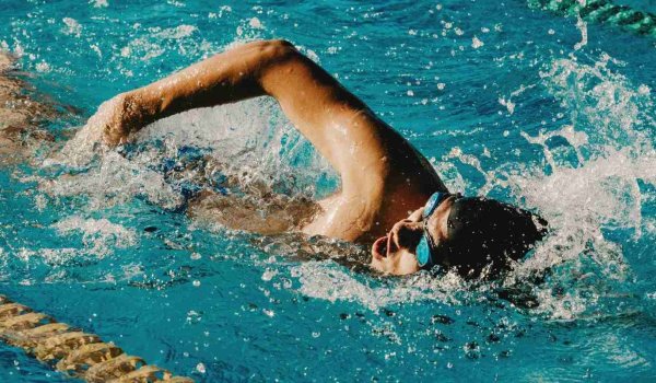 Popüler Yüzme Stilleri ve Teknik Özellikleri